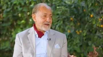 تطورات مفاجئة.. أشرف زكي يكشف الحالة الصحية للفنان عبد العزيز مخيون من المستشفى